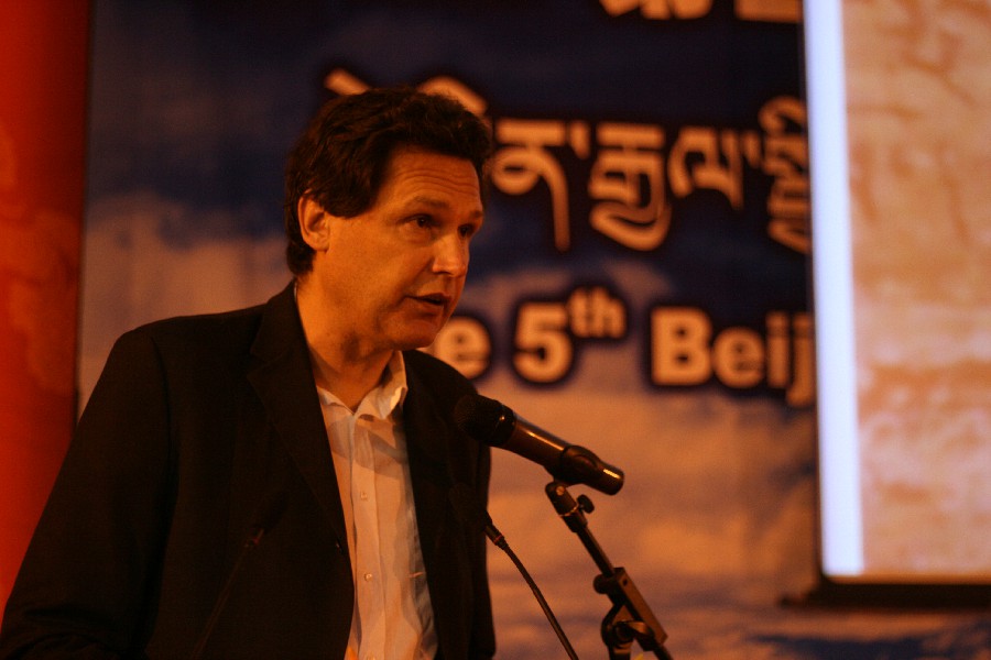 奧地利科學院南亞、藏學和佛學研究所教授庫特?賈哈德?托培（Kurt Gerhard Tropper）的演講題目是“阿里東噶洞窟的佛壇”~1.jpg