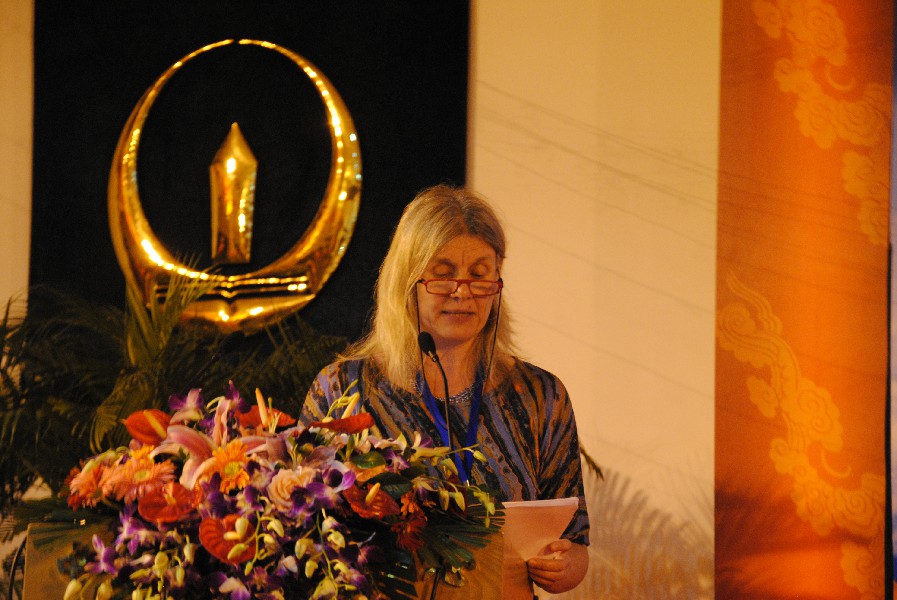 英國劍橋大學的海德嘎德?丁伯格(Hildegard Diemberger)教授，在題為“博東?喬列南杰與卻吉仲瑪：西藏早期印刷術的先驅”~1.jpg